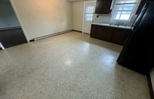 One Floor, Two Bedroom Apartment in Glen Rock Gallery 4