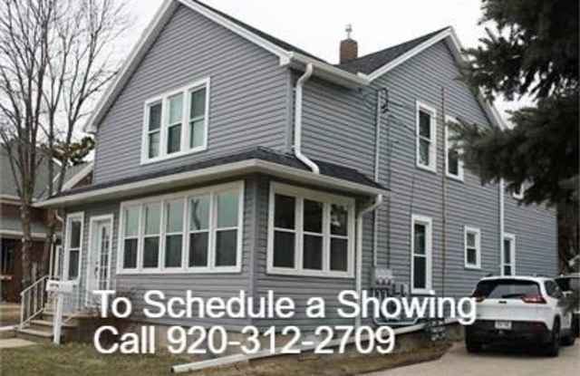 326 East Wisconsin Avenue - 2 photos photos
