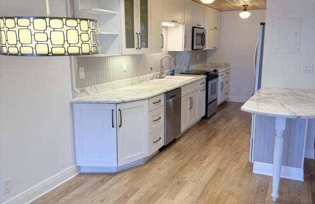 2 Royal Palm 2050 Way photos photos