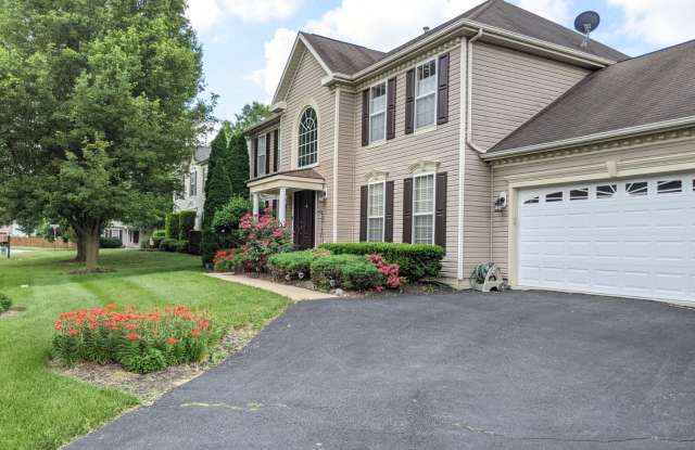Beautiful Single Family Home in Willowbrook Community ready for you! Gallery 4