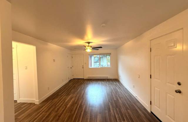 CHARMING AND COZY LIVING MINUTES FROM THE OLD MILL!! Gallery 3