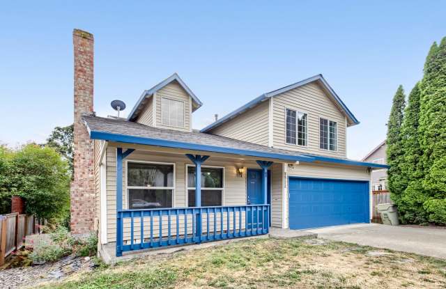 3BR/2.5BA Two-Story Home in Bethany/NW Portland — Expansive Backyard Deck, Fully Fenced Yard & 2-Car Garage Gallery 3