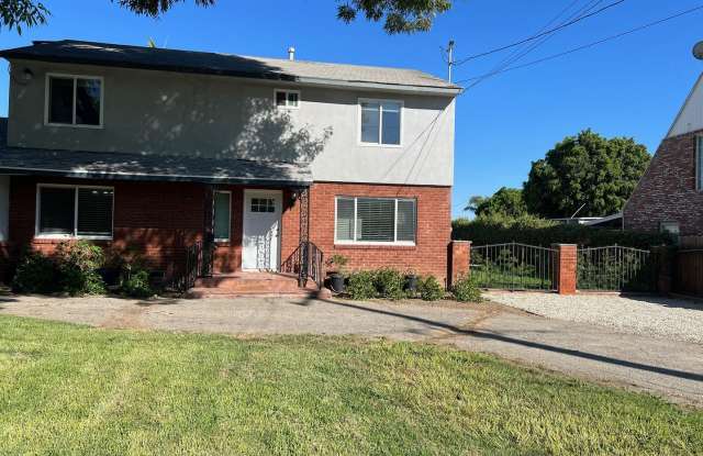 Spacious 4 bedroom, 2 bath single family home photos photos