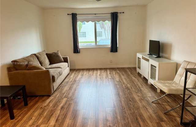 1821 NE 62nd St photos photos