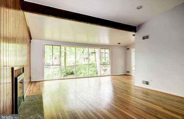 8307 WHITMAN DRIVE Gallery 3