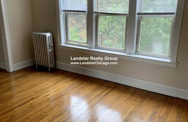 2853 West Berteau Gallery 4