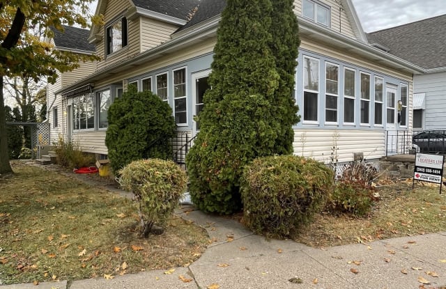 1725 Clarke Drive - 1/2 photos photos