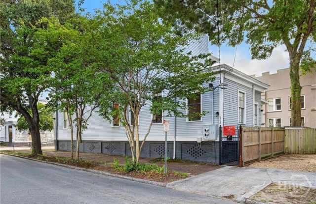 902 Barnard Street Gallery 2