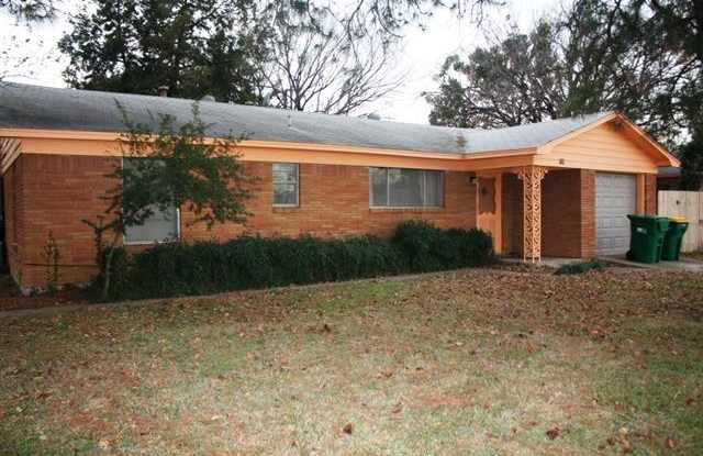 111 S Lake Dallas Drive Gallery 2