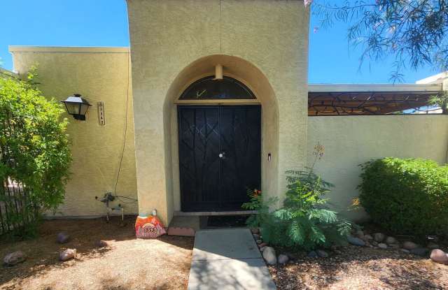 Turn-Key Midtown Oasis: Fully Furnished 3Bed/2Bath Townhome w/Private Yard - Available Now! Gallery 3