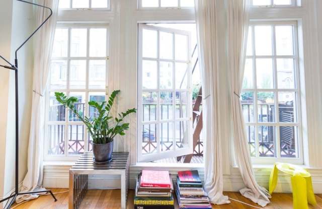 Back on the market! Amazing SOHO style full level designer Parkhouse in boutique 3 unit building expansive living space, gourmet kitchen, two patios and pet friendly! Gallery 4