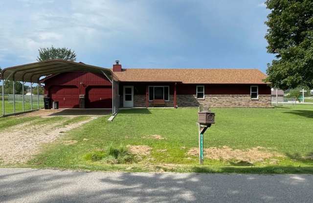 Available 7/25! If you are looking for a large fenced in yard look no further! photos photos