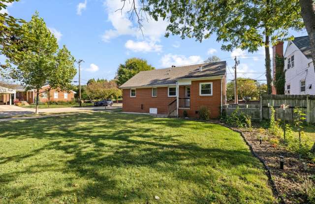 College Heights Charm in Prime Location! Gallery 3