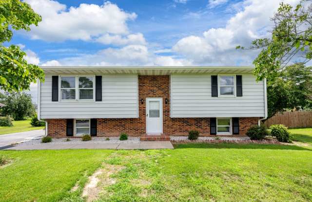 Charming Bi-Level for rent in Milford, $2,550.00/month, Eastman Heights. 4 bed/2bath photos photos