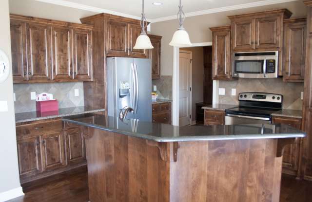 404 South West Eagles Ridge Drive Gallery 3