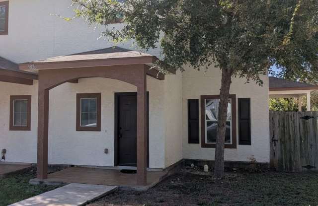 Royal Ridge Townhome!! Gallery 3