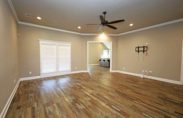 124 Floyd McNeal Drive **Move In Special!** Gallery 3