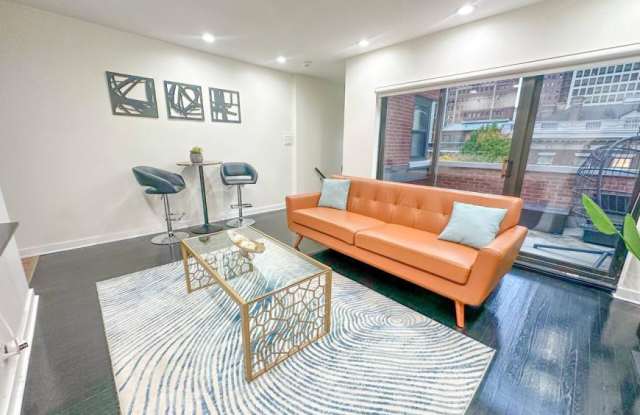 117 East Bellevue Pl. Gallery 3
