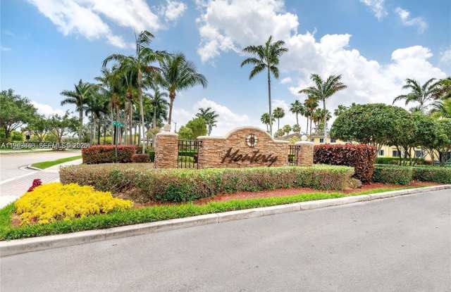 980 NE 33rd Ter photos photos