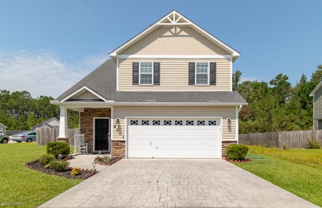 2001 W Wt Whitehead Drive - 2001 West T Whitehead Drive, Jacksonville, NC 28546