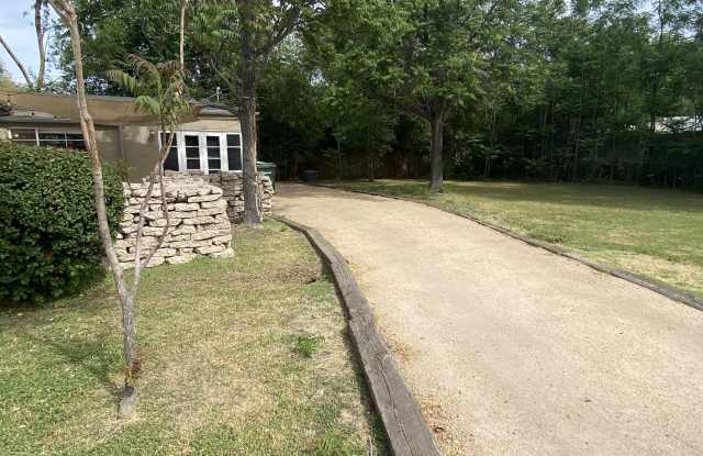 953 W GLENROSA Avenue Gallery 4