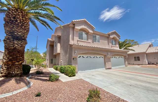 STUNNING 2 BEDROOMS 2.5 BATHROOMS TWO STORY TOWNHOUSE IN GATED COMMUNITY! photos photos