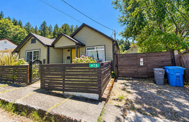 Charming 3 Bedroom, 2 Bathroom Home for Rent in Garberville Gallery 3