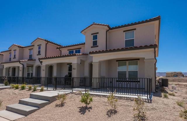 Well Maintained, 3 Bedroom and 2.5 Bathroom Townhome in Desert Color! Internet Include! photos photos