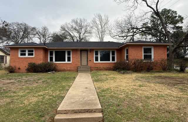 Prime Location in the Heart of Tyler- Move -in Ready! photos photos