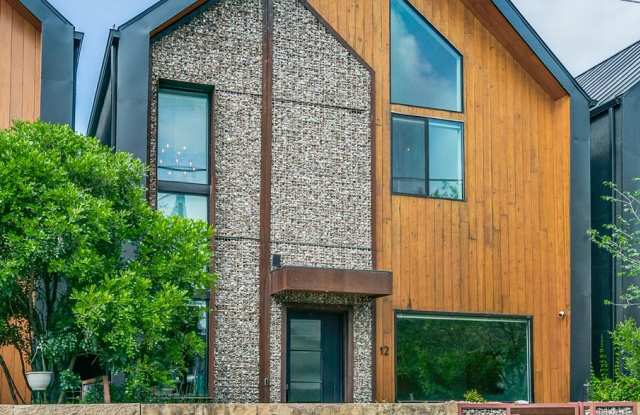 LUXURY TOWNHOME IN LONE STAR DISTRICT photos photos LUXURY TOWNHOME IN LONE STAR DISTRICT photos photos