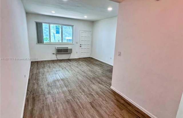 9056 Collins Ave photos photos