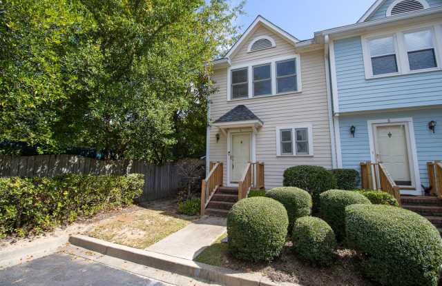 Charming 2-Bedroom Townhome in Market Village Gallery 1