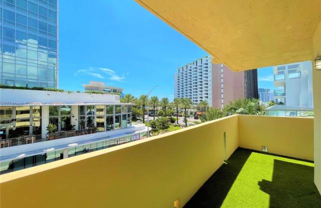 2924 Collins Ave photos photos