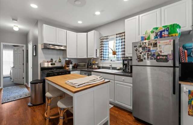 1345 W Walton photos photos