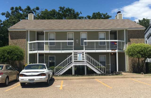 FEEL AT HOME AT LAKE SHORE VILLAS APARTMENTS *UPSTAIRS* photos photos
