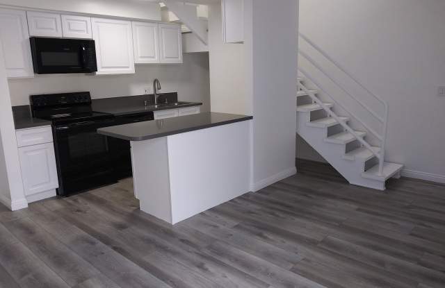 408 South Venice Boulevard Gallery 1