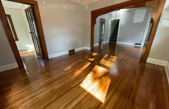 Huge 6 Bed with 2 Bonus Rooms for Den/Office- No Pet Fees! U Of M ~ Sept Move In photos photos