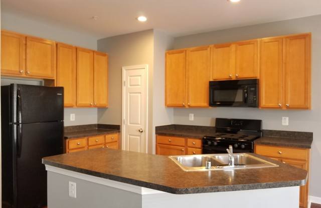 Middle River - 4 bedrooms and 3.5 baths Available! Gallery 3