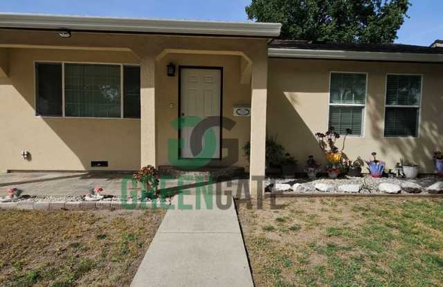 AVAILABLE NOW!! 3 Bedroom 2 Bath Home in Tracy! photos photos