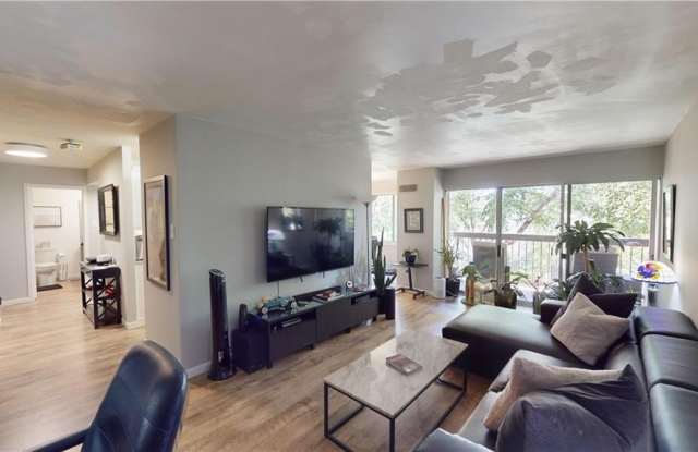 Santa Fe Place - 2525 Main Street, Kansas City, MO 64108