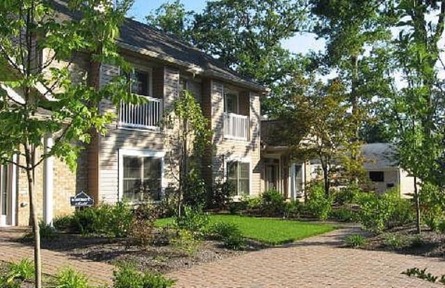 105 HIGH POINTE DRIVE - 105 High Pointe Dr, Hershey, PA 17036