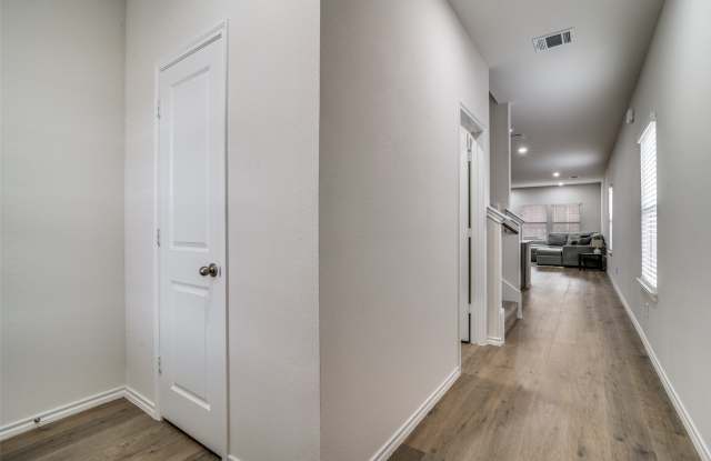 808 Country Road Gallery 3