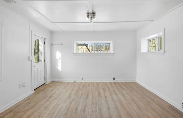 Charming 1-Bed, 1-Bath ADU in Lake Orion! photos photos