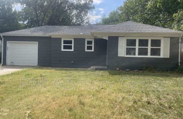 2413 SW Mission Ave - 2413 Southwest Mission Avenue, Topeka, KS 66614