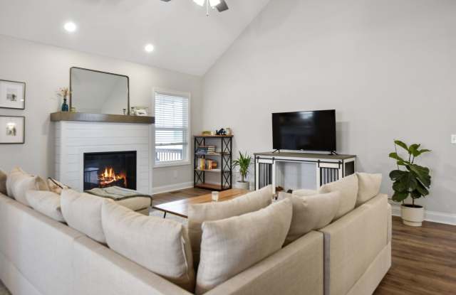 Pet Friendly Four Bedroom with Basement! Gallery 3