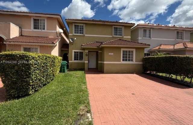 14371 SW 136th Ave photos photos