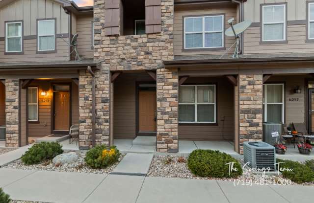 CHARMING 2BD TOWNHOME IN THE VISTAS AT NOR’WOOD - Security Deposit Waiver Available - 6253 UPHAM Heights, Colorado Springs, CO 80923