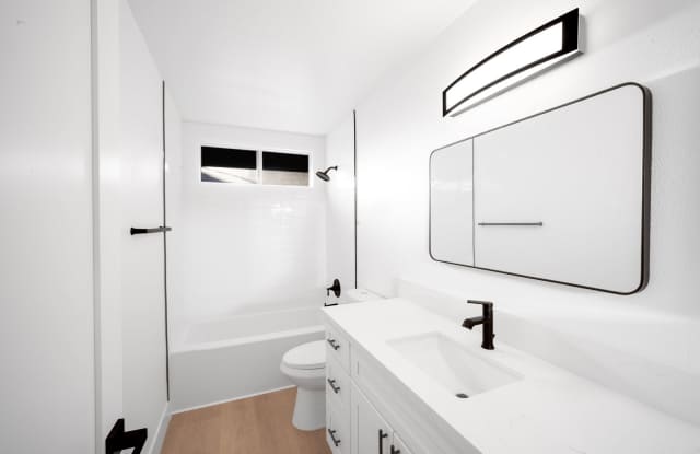 Offering Four Weeks of Free Rent! Brand New, Never-Lived-In 2BR/1BA Apartment in Clairemont — Fully Remodeled Gallery 3