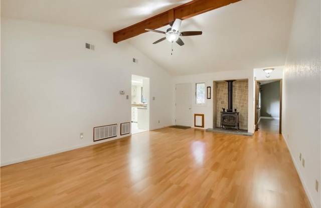 AVAILABLE FOR MOVE IN APRIL 7th - PRIME LOCATION!!! Gallery 4