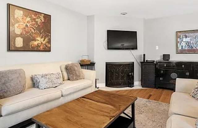 1610 n Larrabee Gallery 2